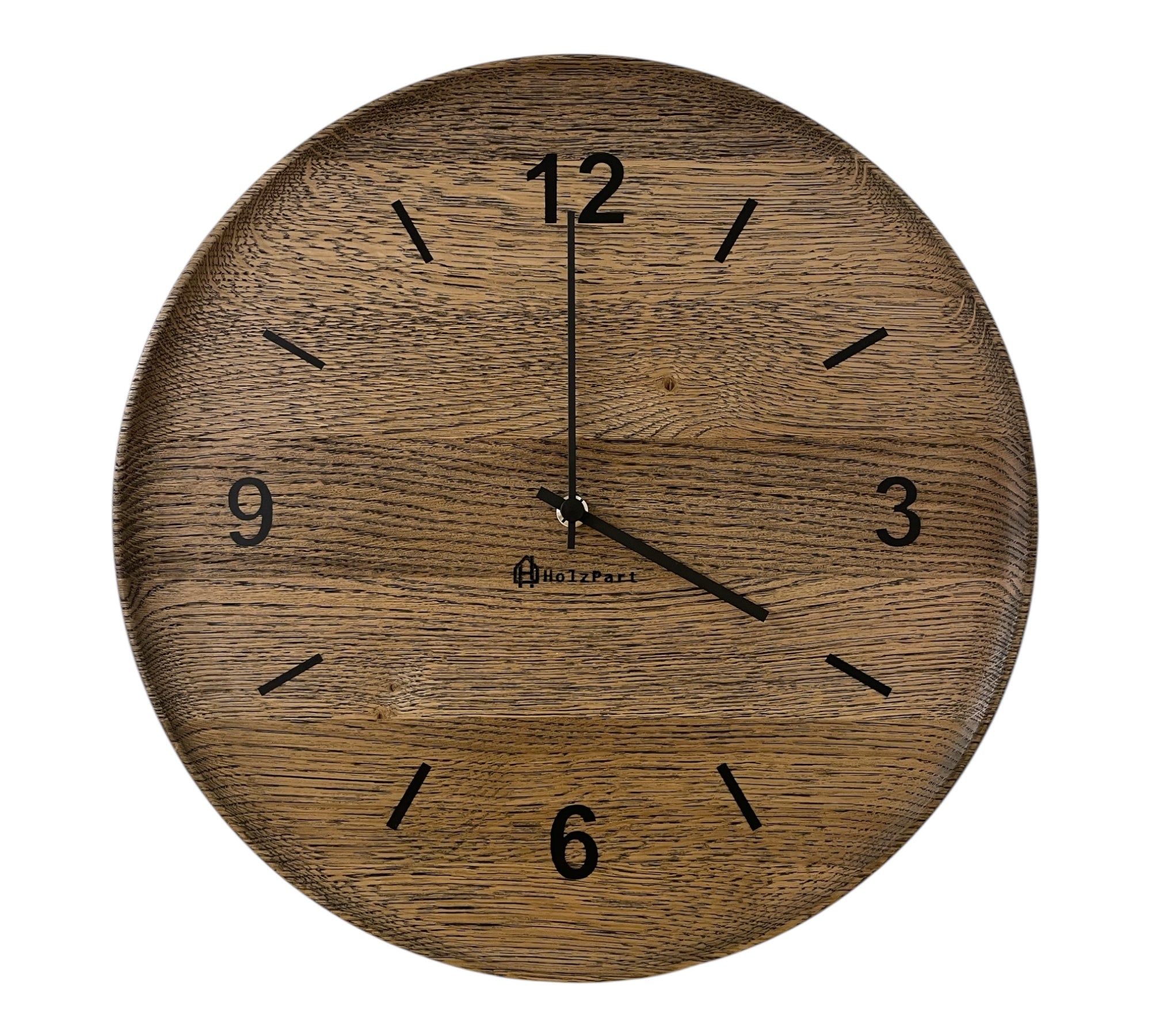 Wanduhr Colour geölt aus Eichenholz mit Schalenform und Markierungen – HolzPart Handwerk Schweiz.